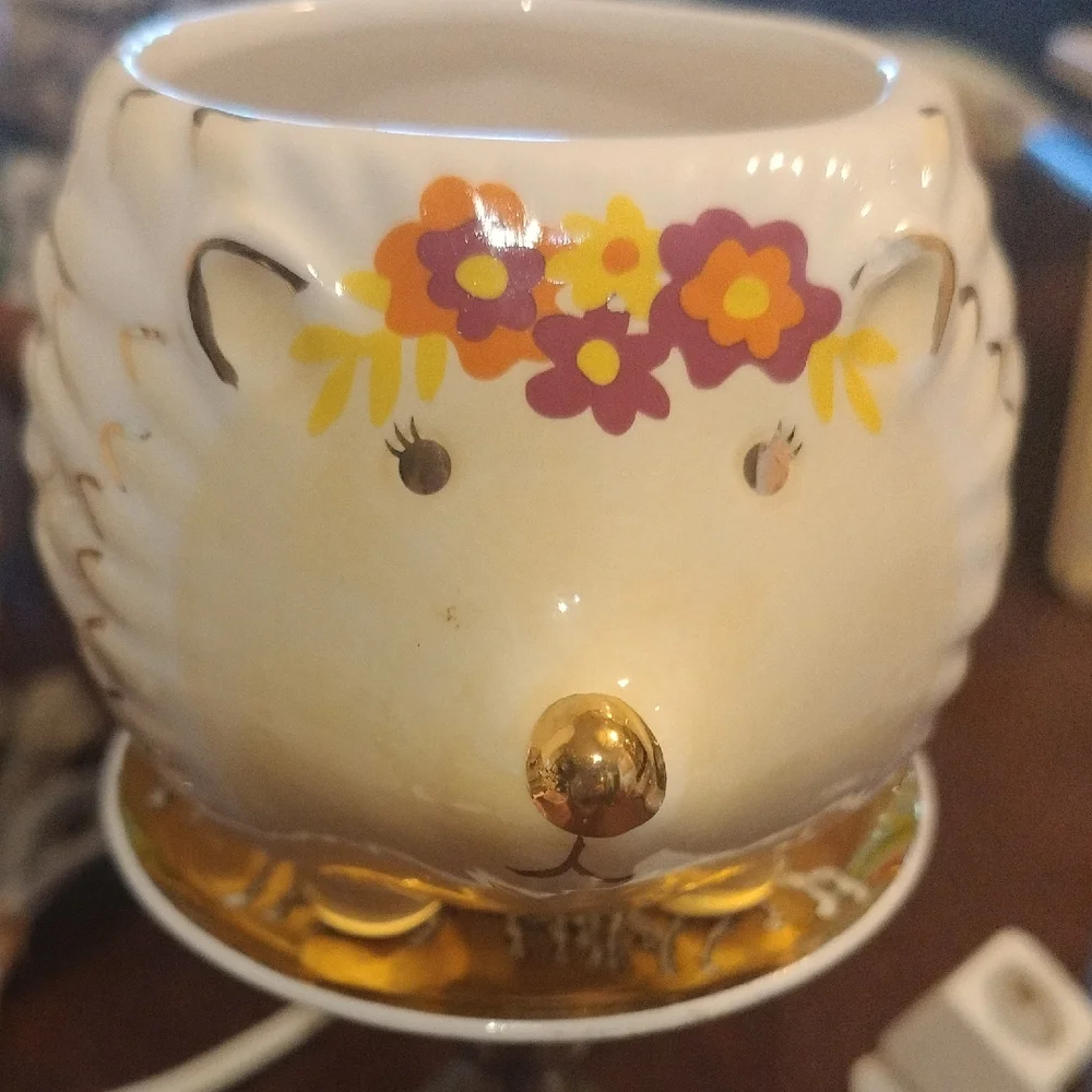 Paper Source Ceramic Porcupine Planter/Mug with Floral Accents. 721GW3